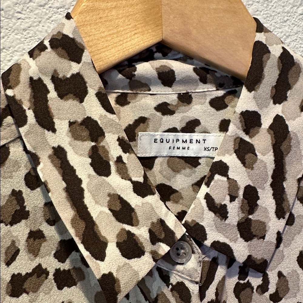Equipment Femme - 100% Silk Brown and Cream Patterned Shirt - Picture 2 of 4